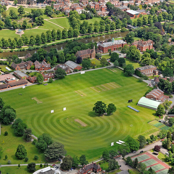 Discovery Anglictina Anglie Tenis GolfSHR_aerialview_960x640